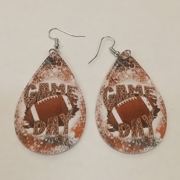 Game Day's Earrings - Picture 2 of 3